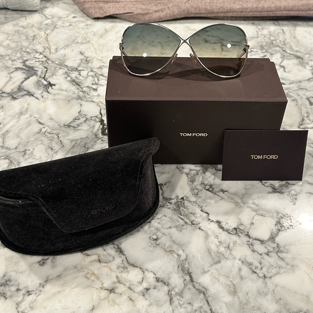 Tom ford oversized sunglasses. Excellent condition.
